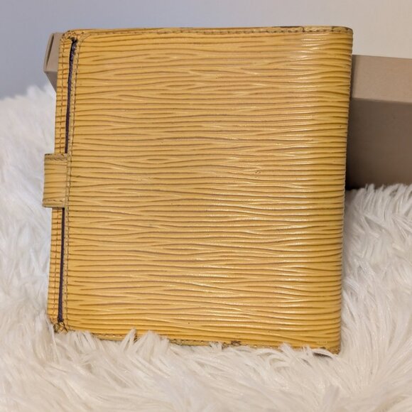 Louis Vuitton, Compact Wallet Epi Leather Yellow MI0969 - Picture 2 of 11